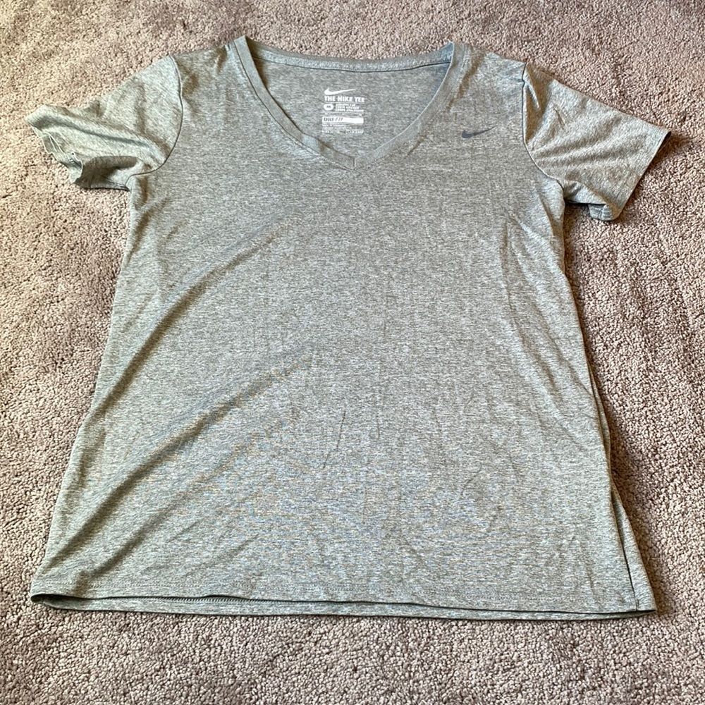 Nike Gray Heather V-Neck Athletic Cut Top Size M Dri-Fit Short Sleeve